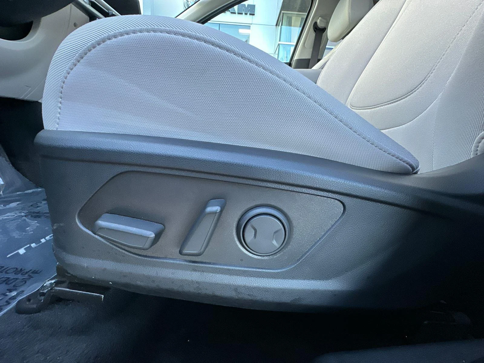 New 2025 Phantom Black Hyundai SEL image 11