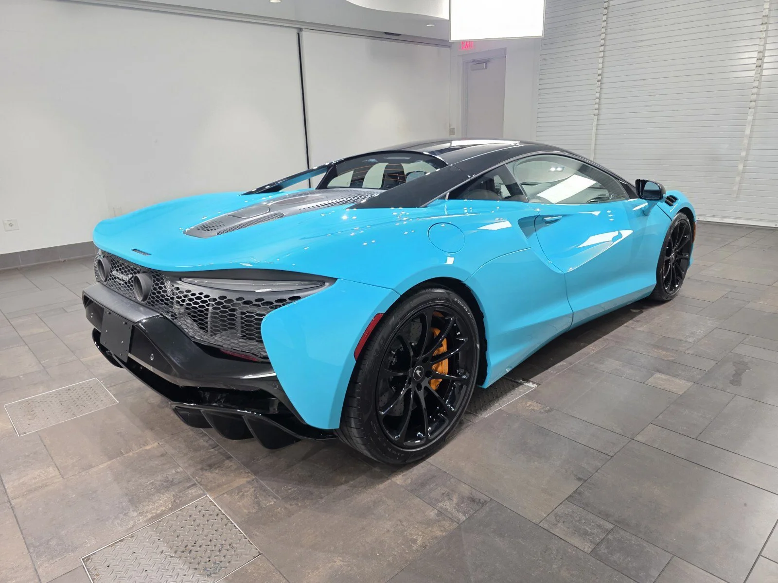 Used 2025 MSO Tokyo Cyan McLaren TechLux Coupe image 19
