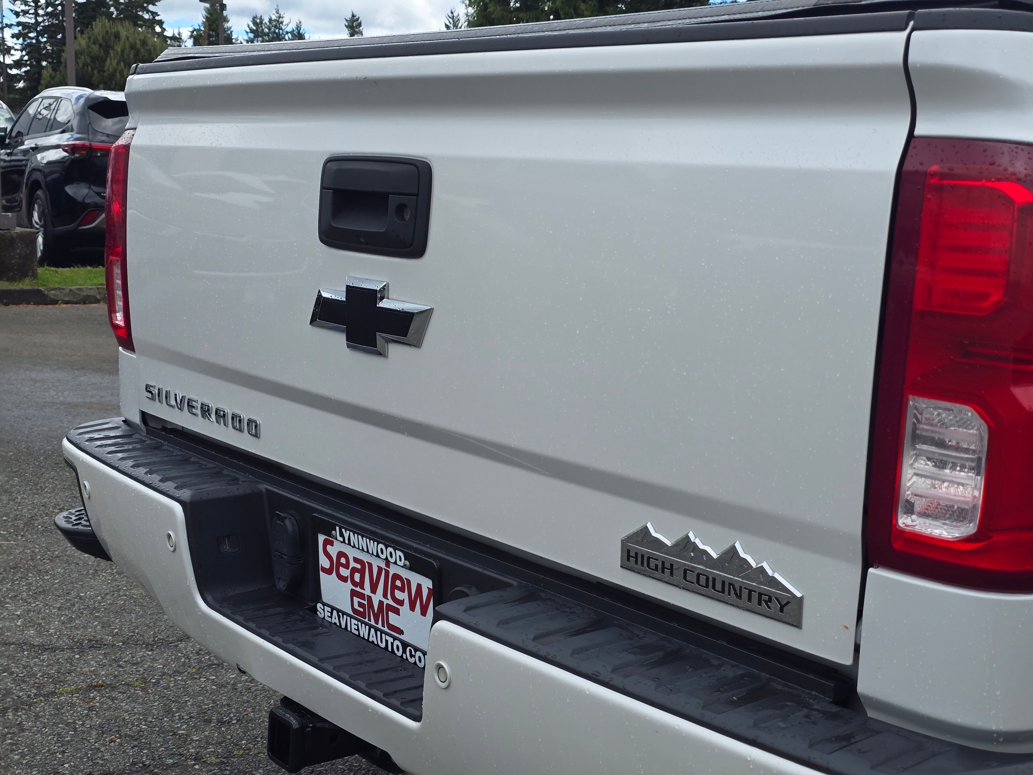 Used 2018 IRIDESCENT PEARL TRICOAT Chevrolet High Country image 13