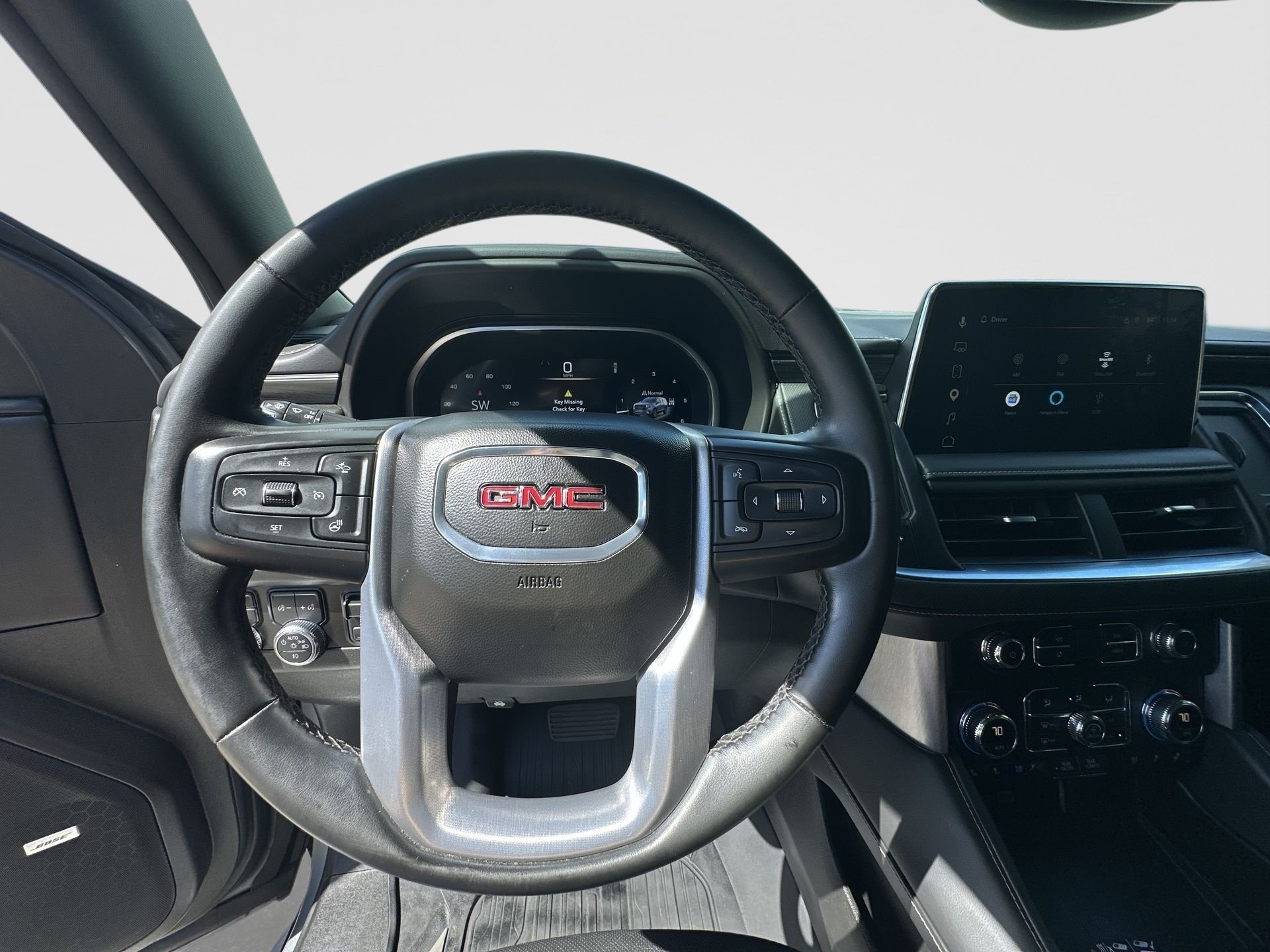 2023 GMC Yukon SLT - Photo 11