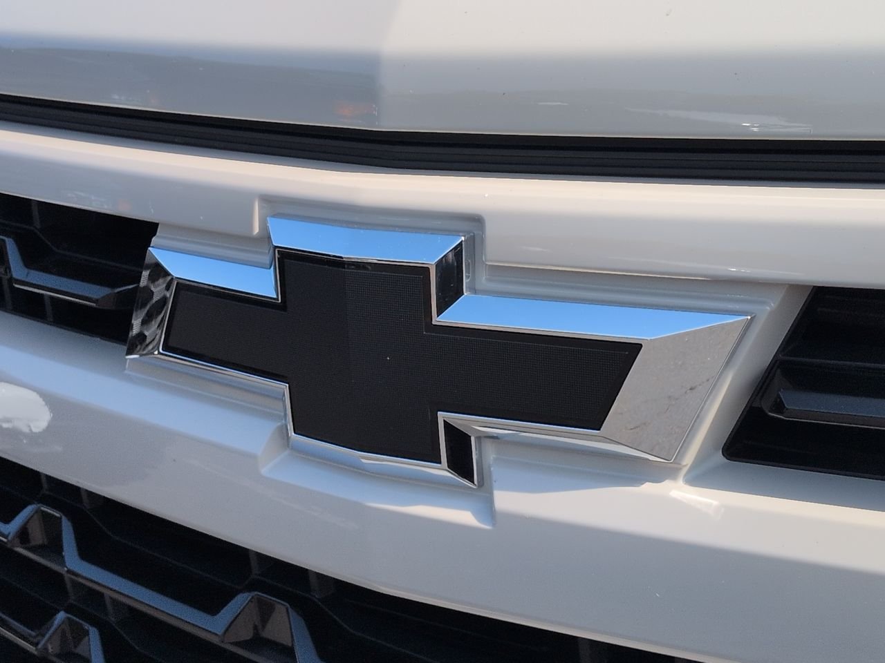 New 2026 White Sands Chevrolet RST image 32