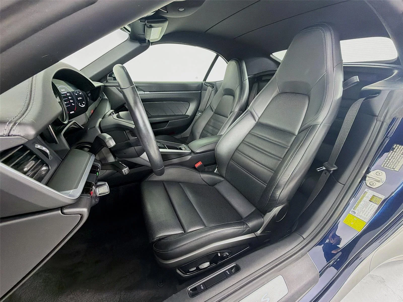 Used 2021  PORSCHE  image 5