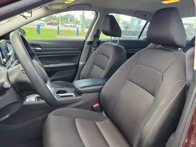 2025 Nissan Altima SV - Photo 15