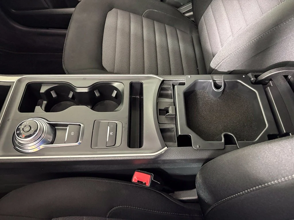 Used 2022 Silver Ford SE image 30