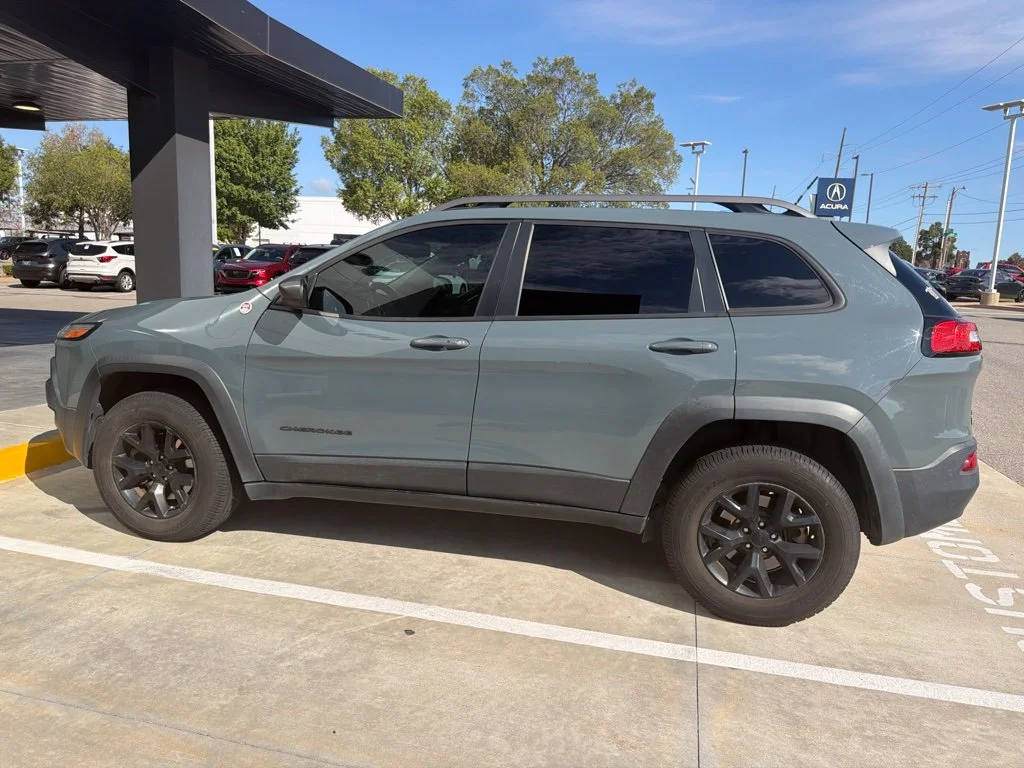 Used 2015 Gray Jeep Trailhawk image 6
