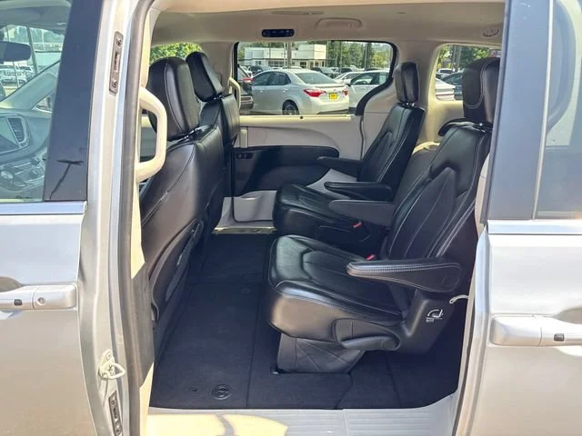 Used 2024 Silver Mist Clearcoat Chrysler Touring L image 14