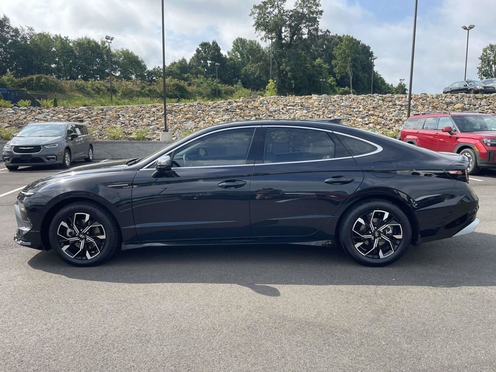 Used 2024 Blue Hyundai SEL image 6