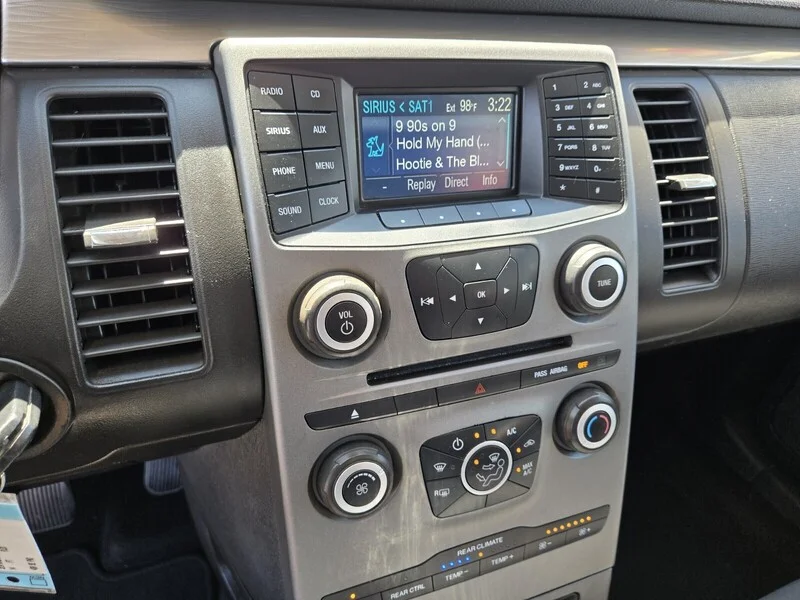 Used 2014 WHITE SUEDE Ford SE image 18