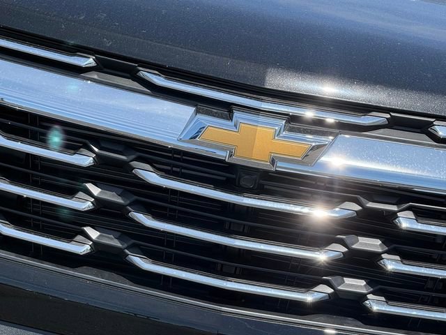 New 2026 Mosaic Black Metallic Chevrolet LT image 3