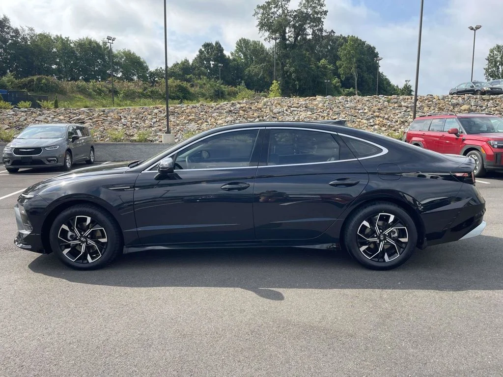 Certified Used 2024 Blue Hyundai SEL image 6
