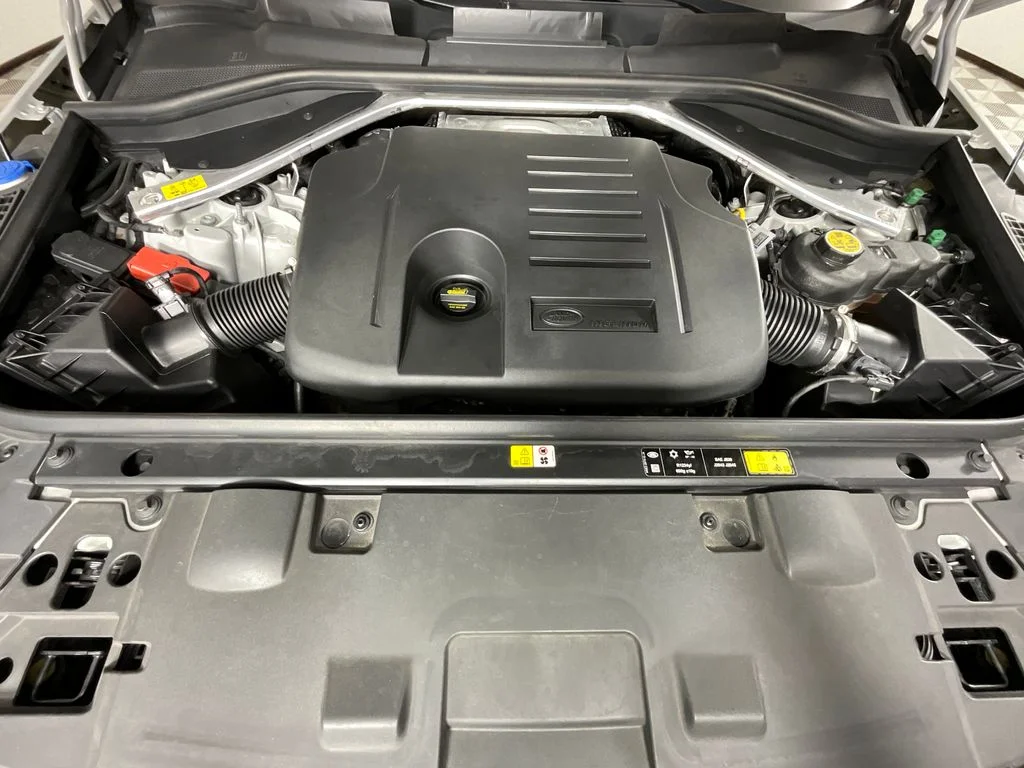 Used 2024 Gray Land Rover Dynamic SE image 28