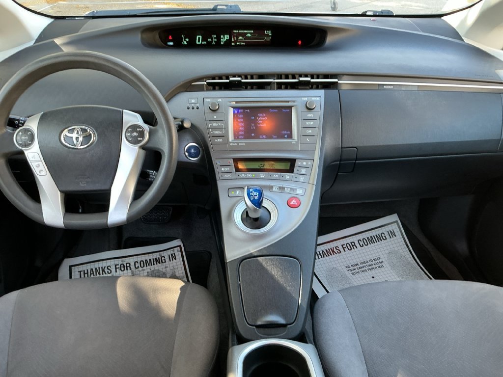 Used 2015 Silver Toyota Three image 26