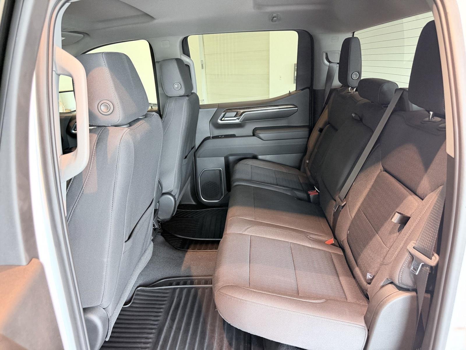 Used 2023 Summit White GMC Elevation image 24