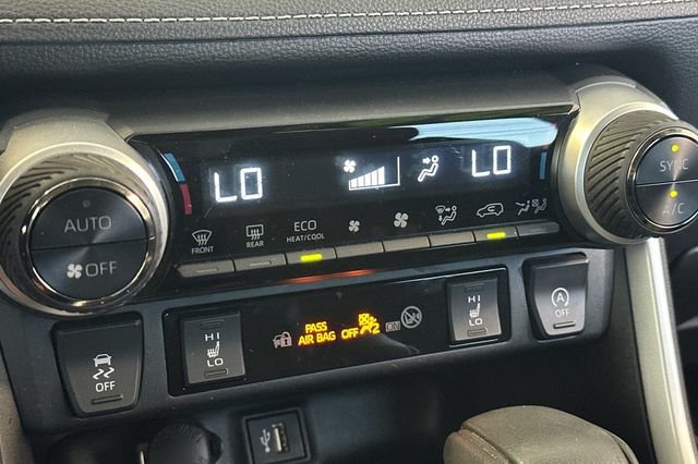 Certified Used 2023  Toyota XLE image 25
