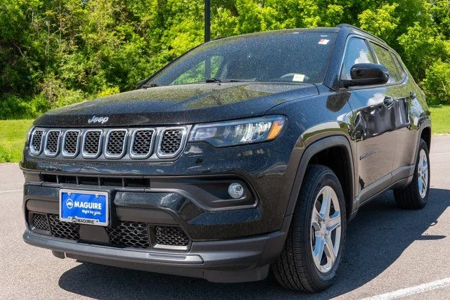 Used 2023 Black Jeep Latitude image 2