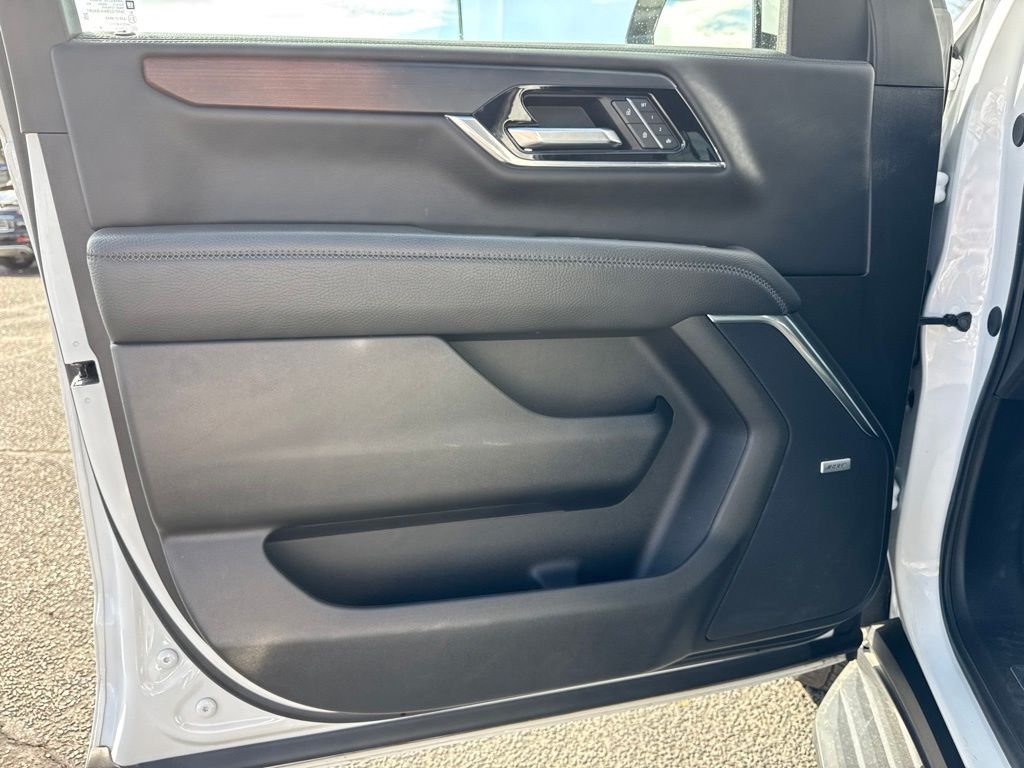 Used 2025 White GMC Denali image 10