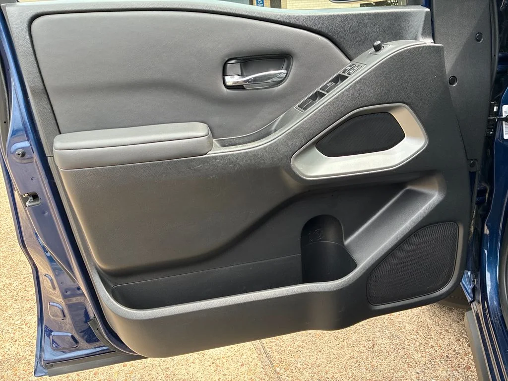 Used 2022 Blue Nissan SV image 18