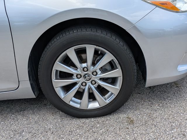 Used 2015 Silver Toyota XLE image 11