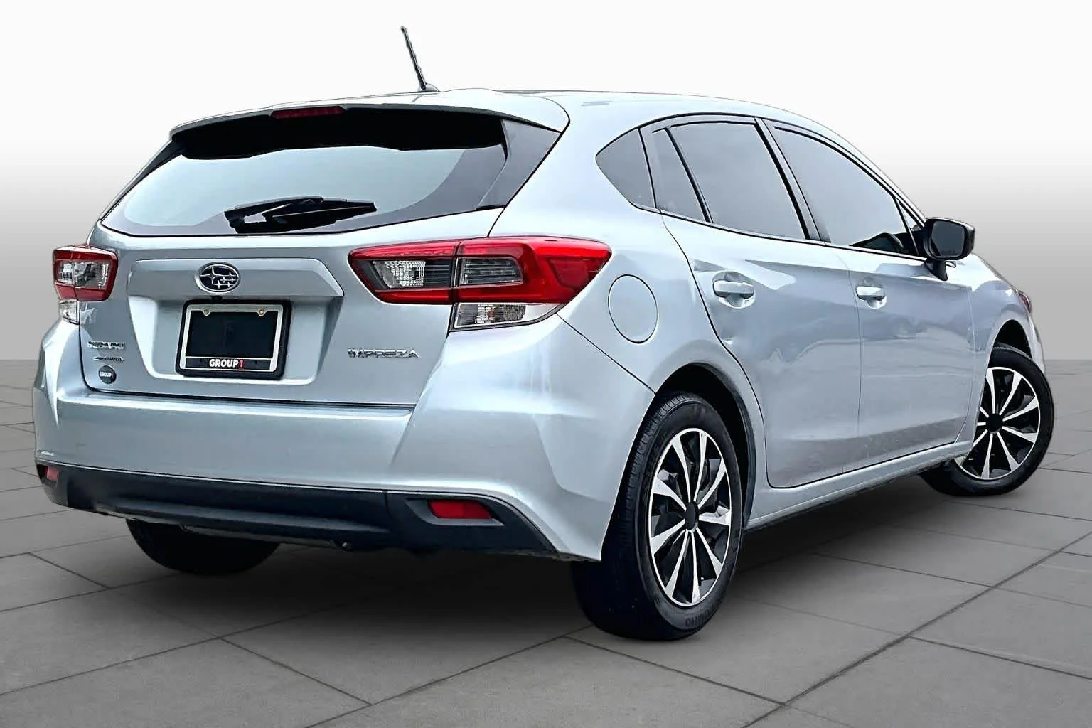 Used 2022 Ice Silver Metallic Subaru  image 12
