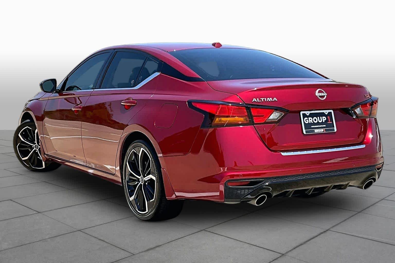 Used 2023 Scarlet Ember Tintcoat Nissan 2.5 SR image 12