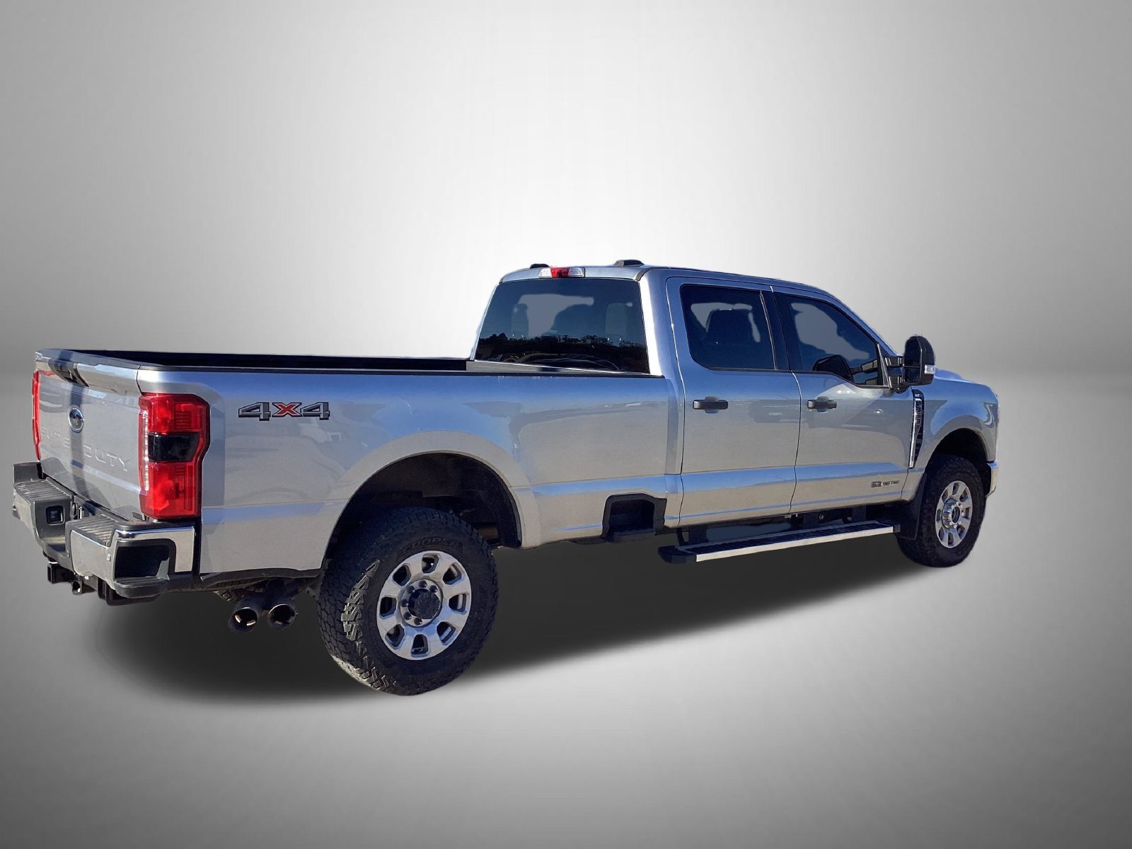 Used 2024 Silver Ford XLT image 3