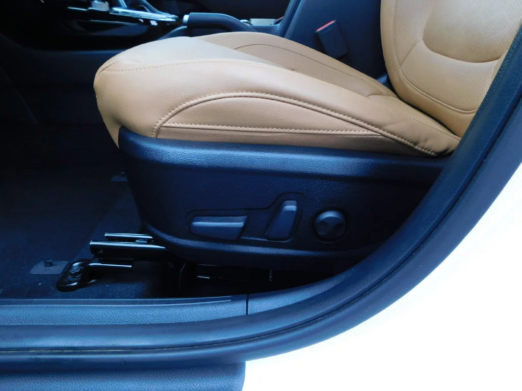 Used 2024 White Kia EX image 14