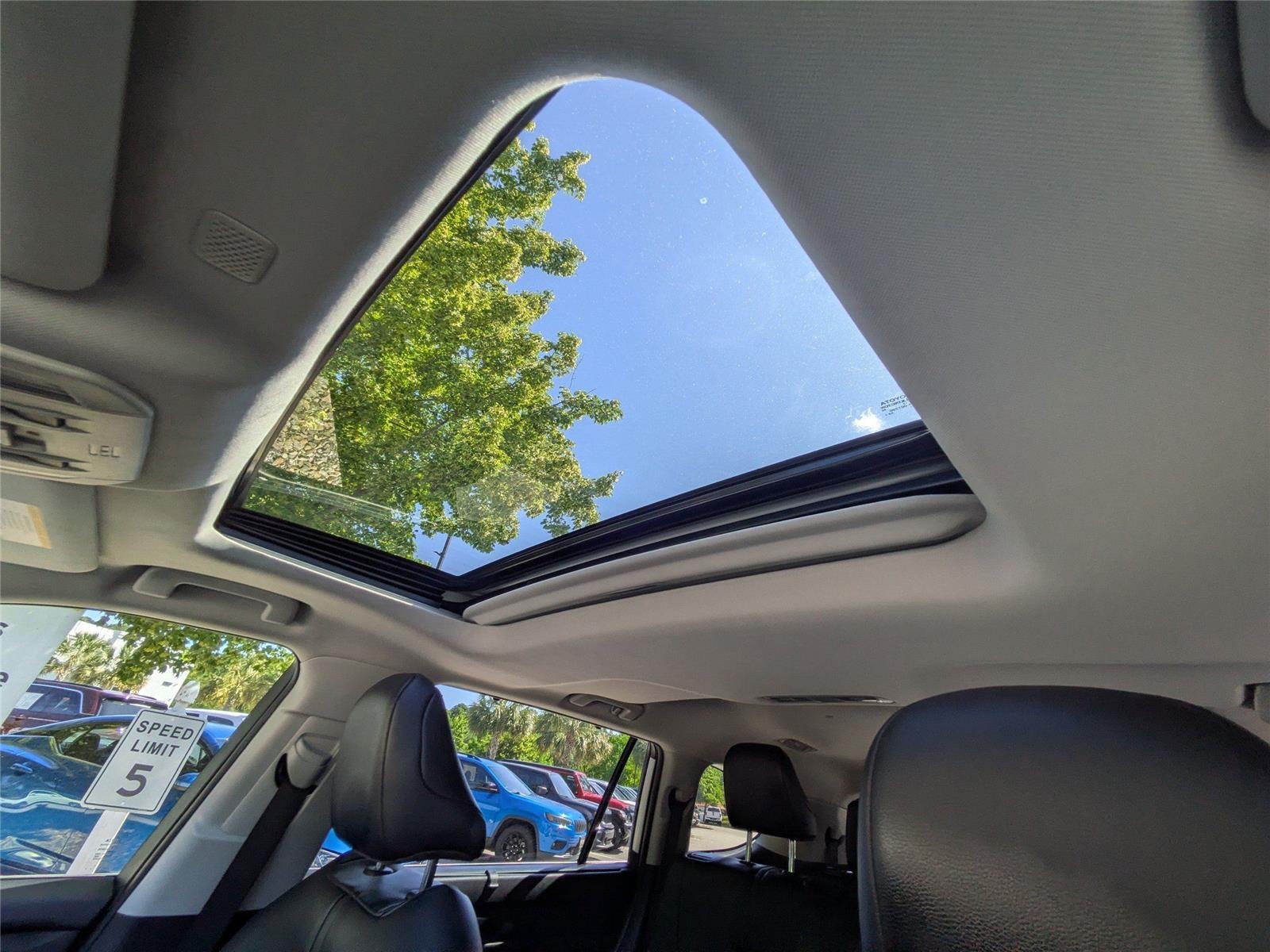 Used 2022 Wind Chill Pearl Toyota XLE image 24