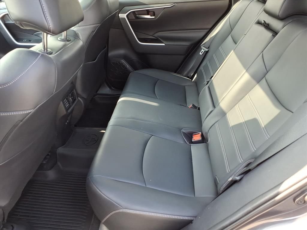 Used 2020 Gray Toyota XLE Premium image 13