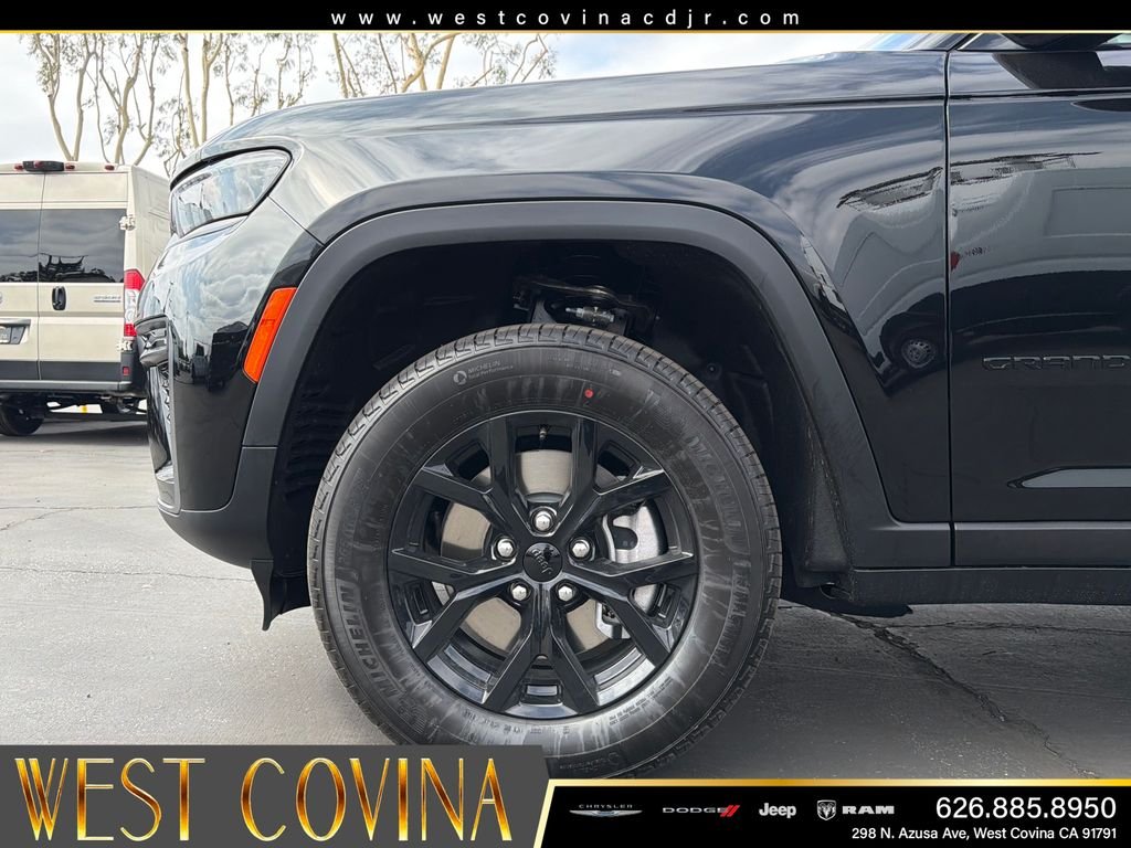New 2026 Diamond Black Crystal Pearl-Coat Exterior Paint Jeep Altitude image 18