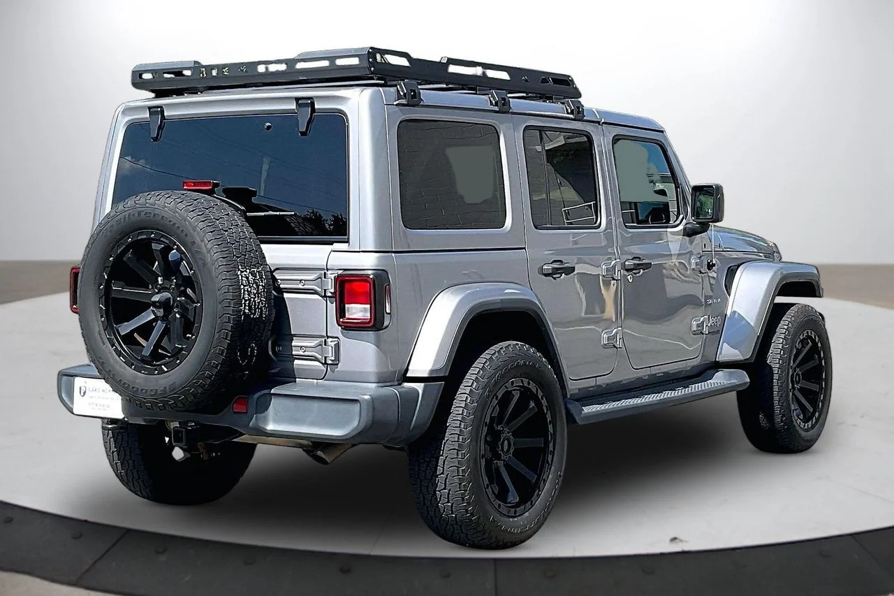 Certified Used 2018 Silver Jeep Sahara image 9