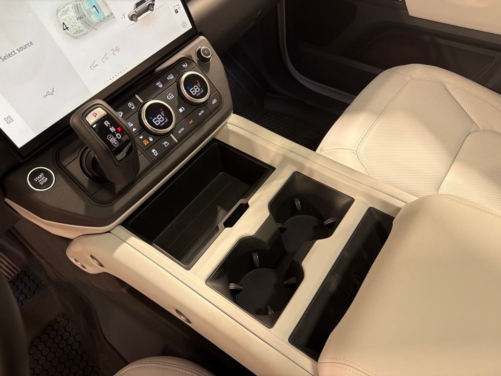 New 2026 Fuji White Land Rover X-Dynamic SE image 17