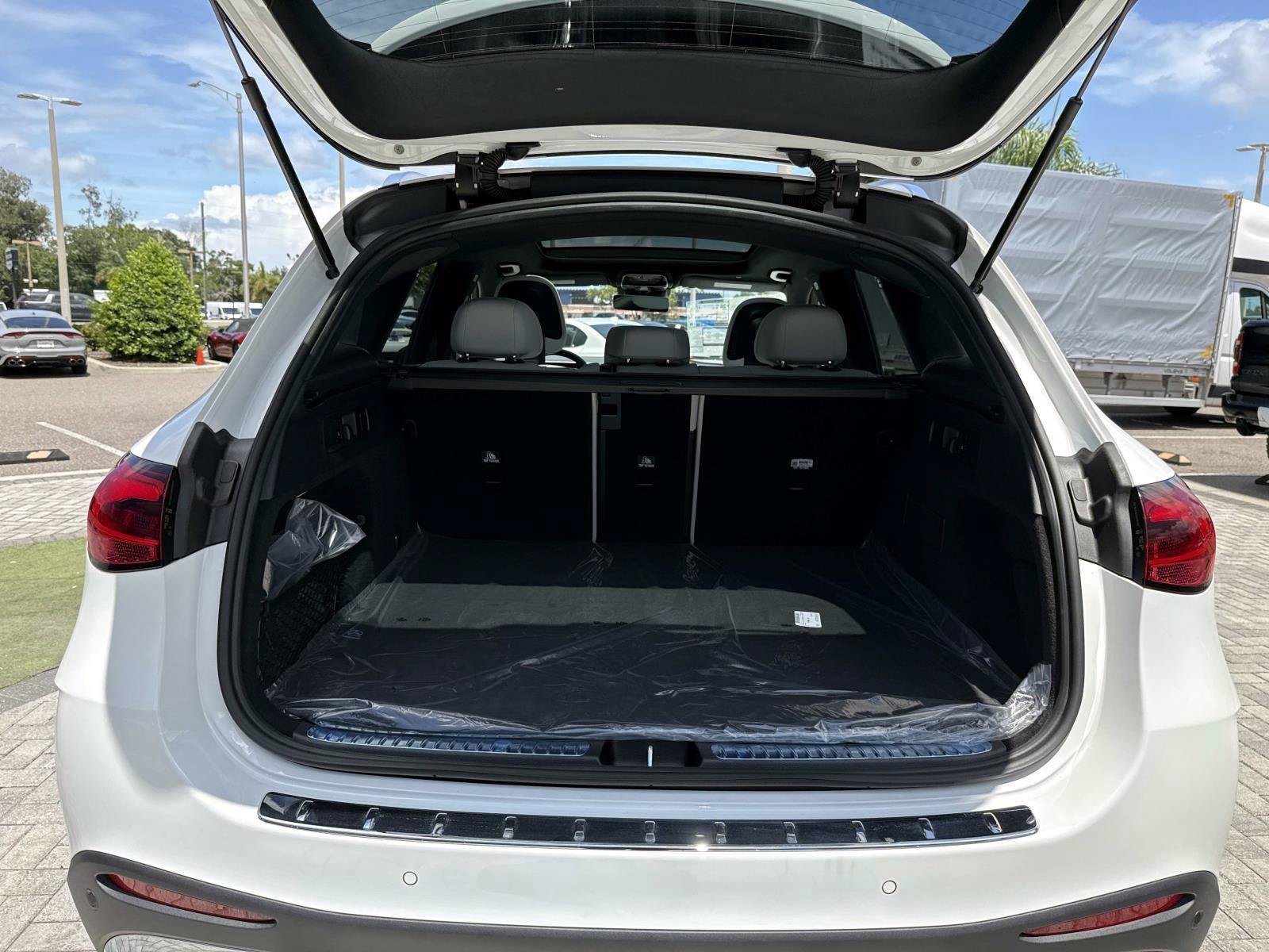 New 2026 Polar White Mercedes-Benz 300 4MATIC® SUV image 10