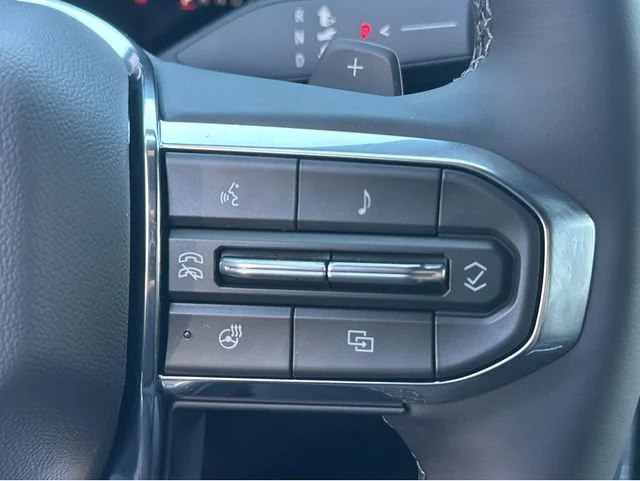 New 2026 Sterling Metallic GMC Elevation image 34
