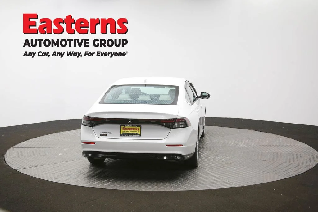 Used 2025 White Honda LX image 35