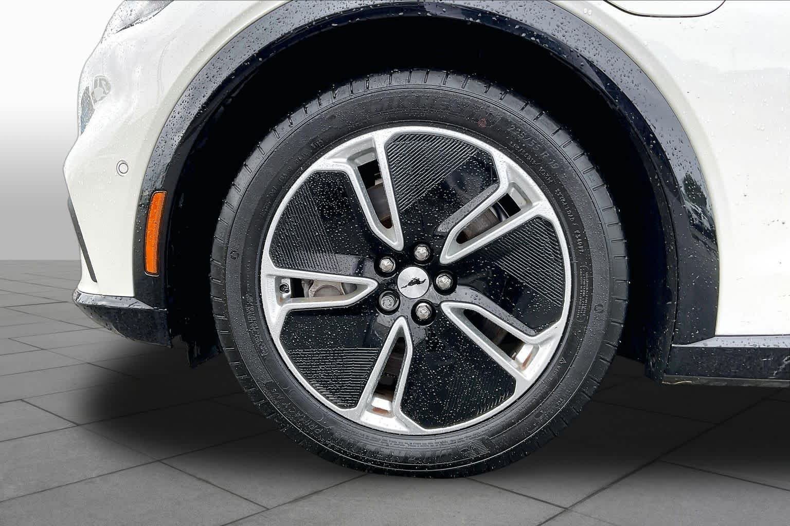 Used 2023 Star White Metallic Tri-Coat Ford Premium image 10