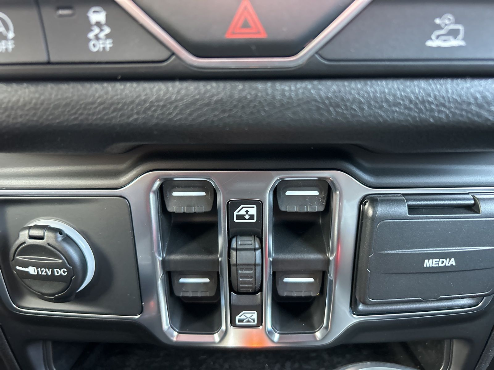 New 2026 Reign Exterior Paint Jeep Sport S image 30