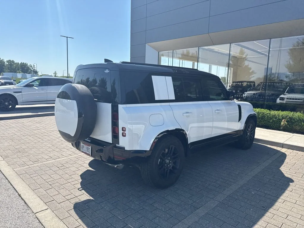 Certified Used 2025 White Land Rover X-Dynamic SE image 5