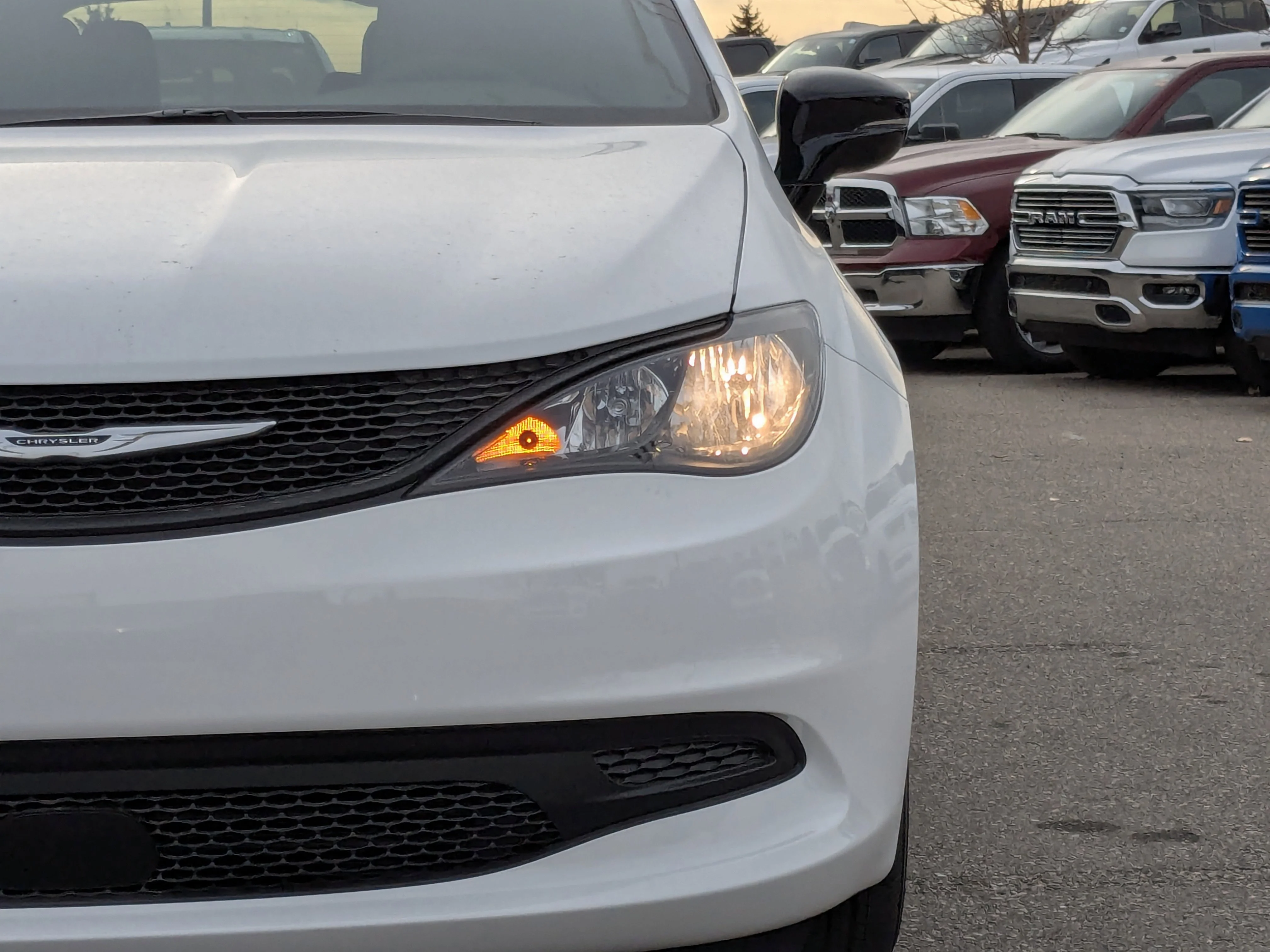New 2026 White Chrysler SXT - Power Liftgate - Power Sliding Doors - Leather - Remote Start image 10