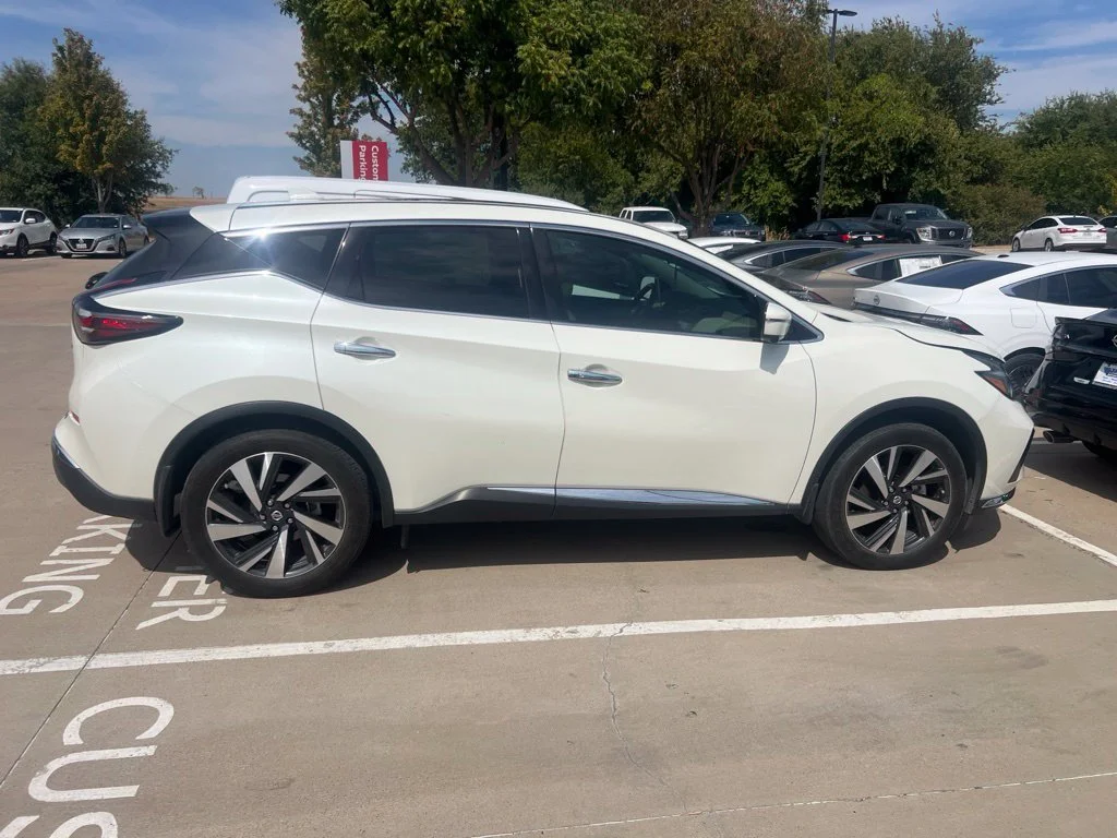 Used 2022 White Nissan SL image 12