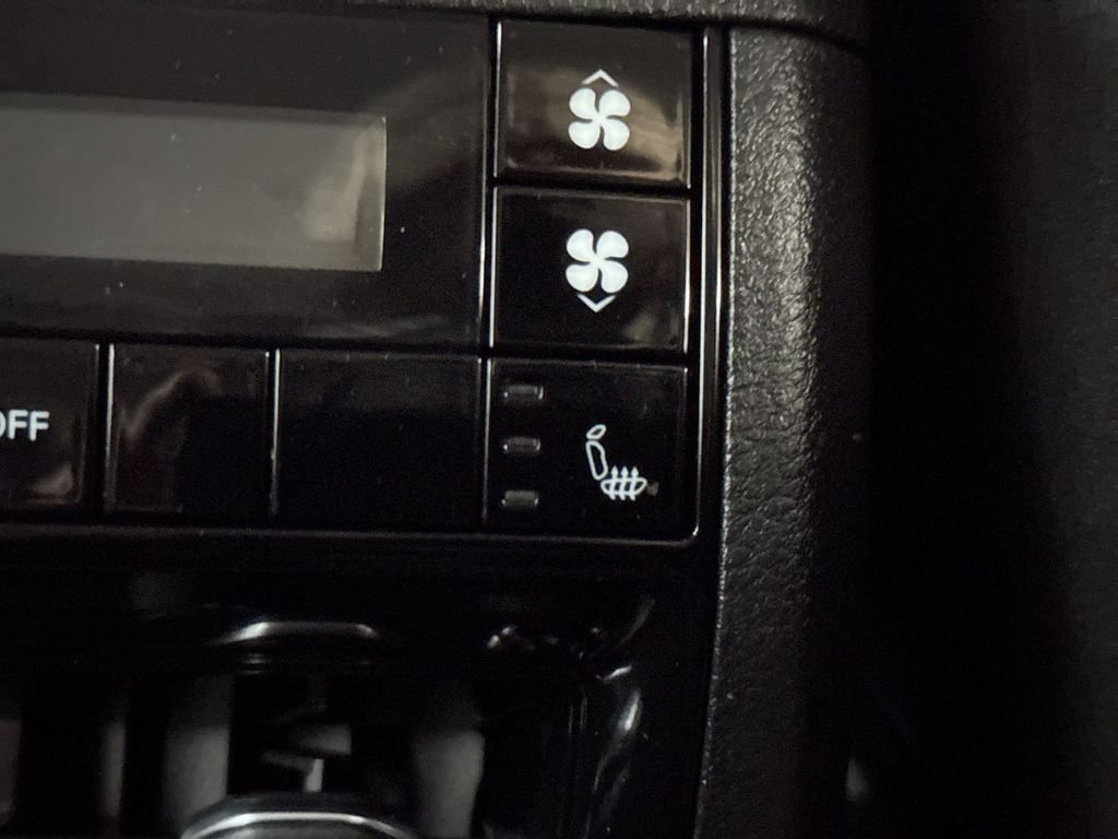 Used 2023 Diamond Black Jeep Limited image 33