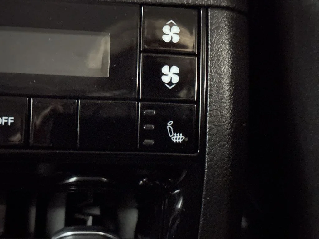 Used 2023 Diamond Black Jeep Limited image 33