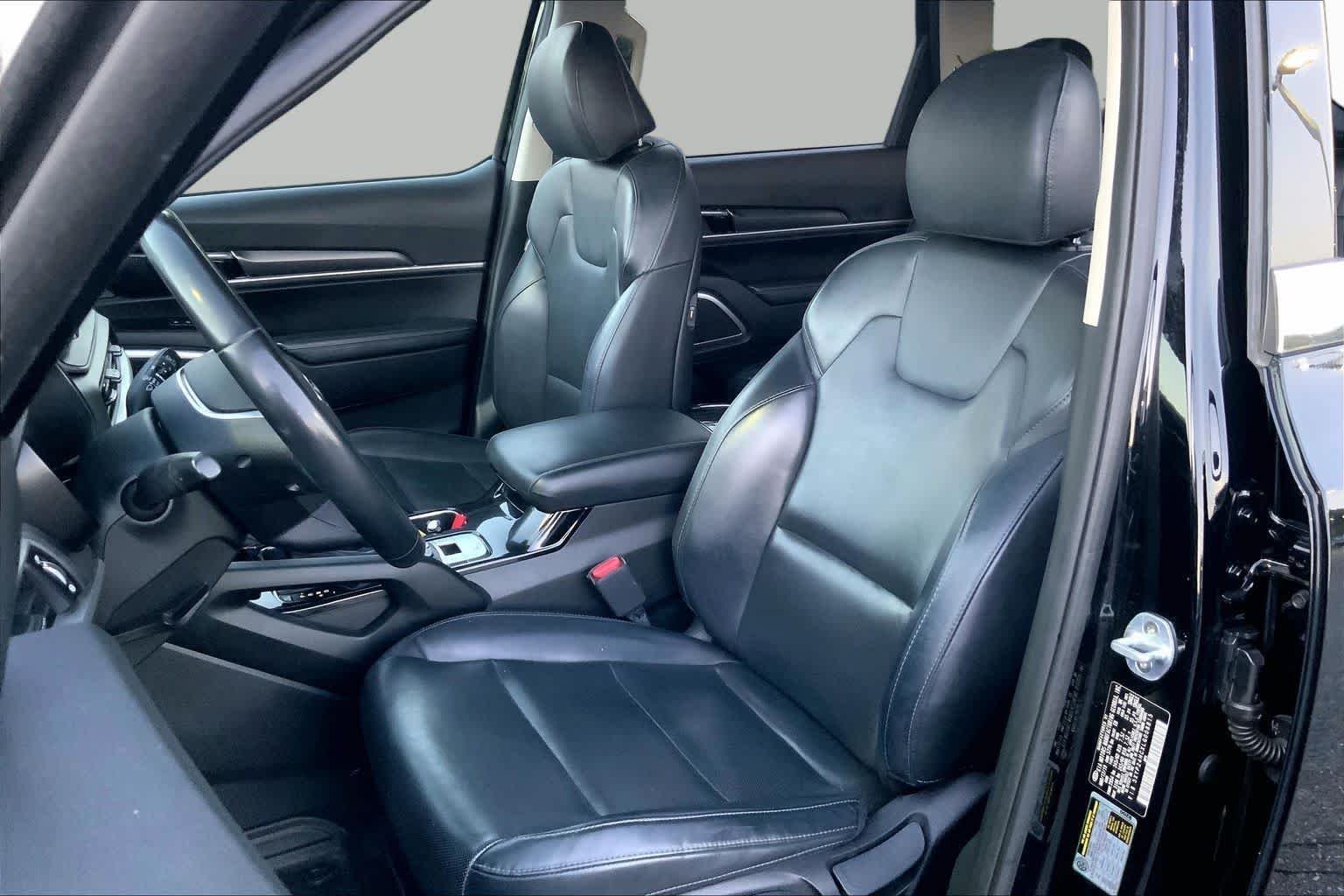 Used 2020 Ebony Black Kia LX image 8