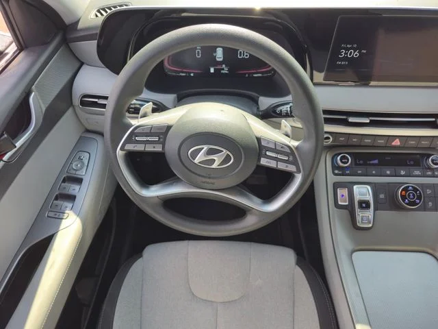 Used 2025 Black Hyundai SE image 30