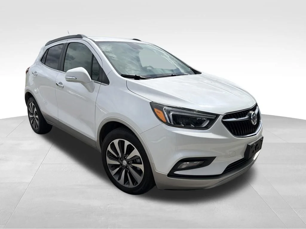 Used 2018 White Frost Buick Essence image 12