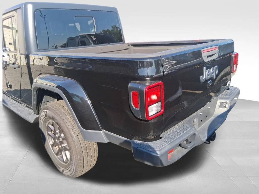 Used 2021 Black Jeep Overland image 12