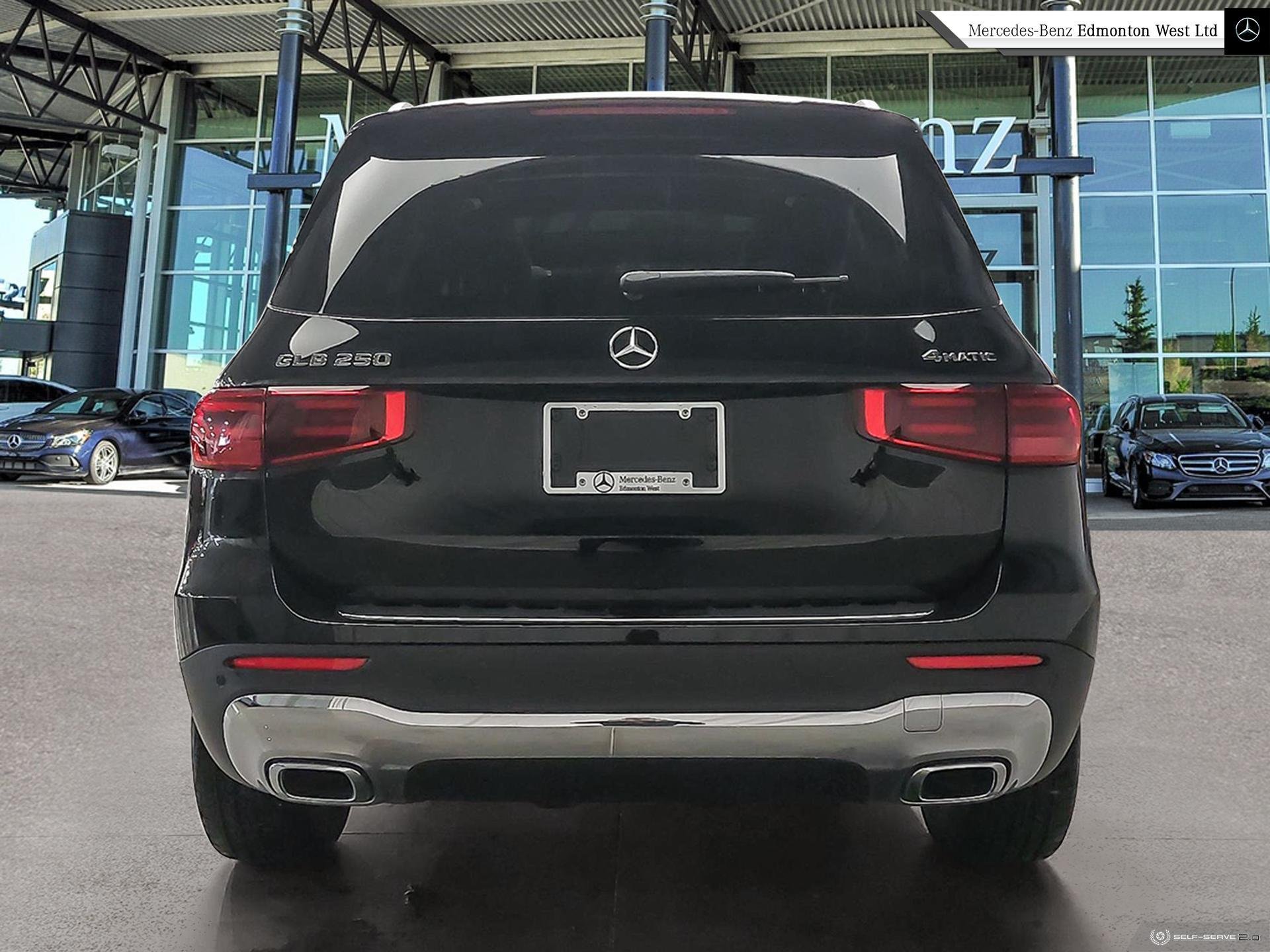 2025 Mercedes Benz GLB 250 4MATIC photo 3