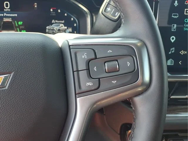 Used 2025 Summit White Chevrolet LT image 16