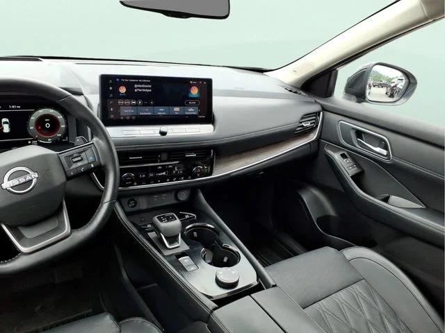 Used 2025 Gold Nissan Platinum image 18