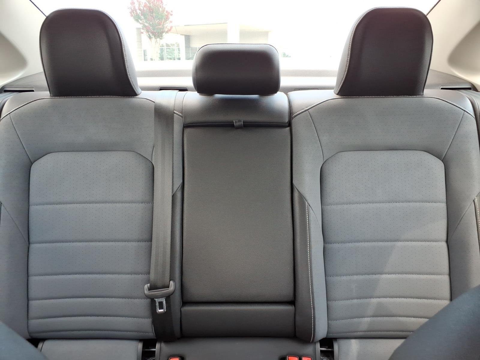 Used 2025  Volkswagen SE image 21
