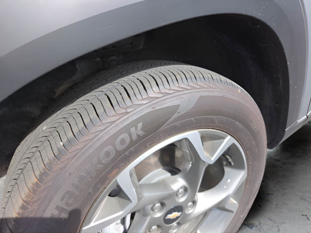 Used 2025 Gray Chevrolet LT image 22